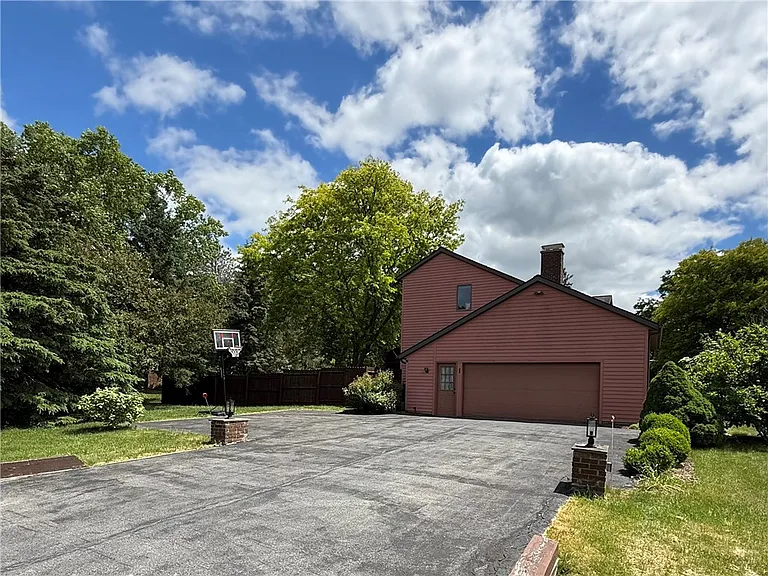1 Alessandro Dr — Photo 16