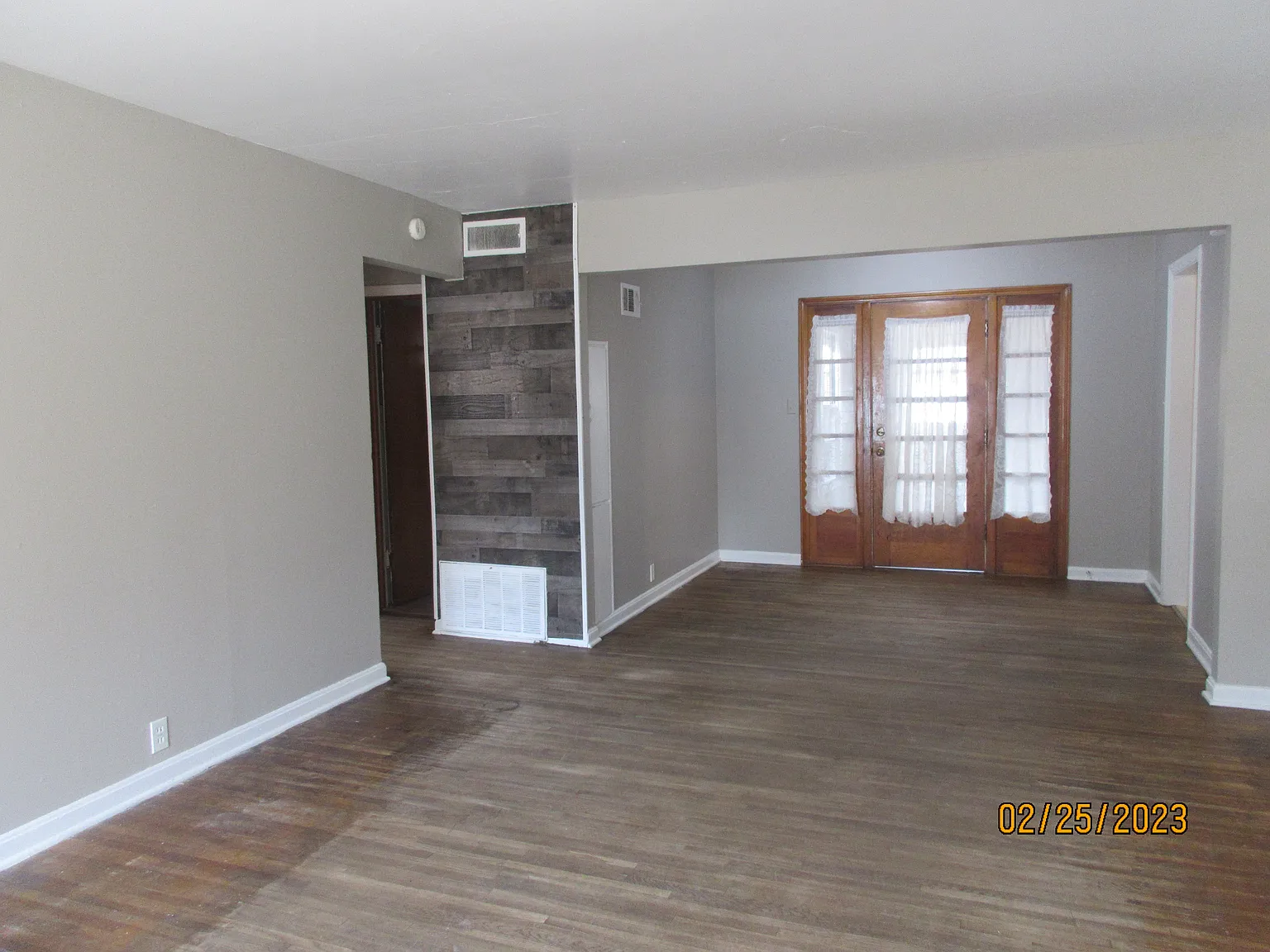 1233 N Pershing St — Photo 2