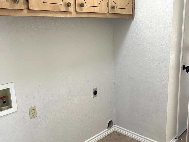4004 Livingston St — Photo 13