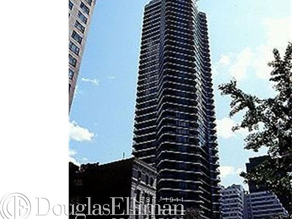 3rd image of 200 E 61st St APT 17C