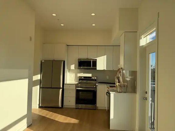 3rd image of 14778 106th Ave #614