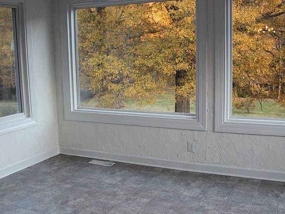 4th image of 107 Woodvale Cir