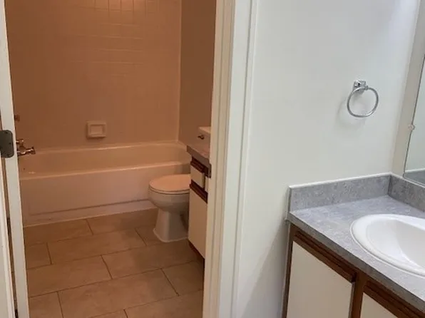 2658 Lantern Ln APT 108, Auburn Hills, MI 48326