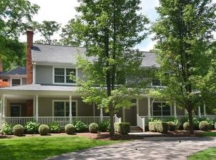 5490 Great Fosters Dr, Rochester, MI 48306