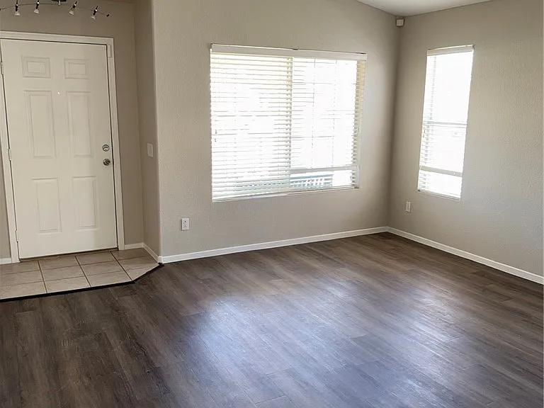 8056 Sweet Clover Ct — Photo 4