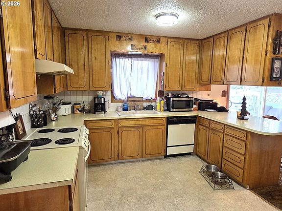 3rd image of 10301 Emily Dr