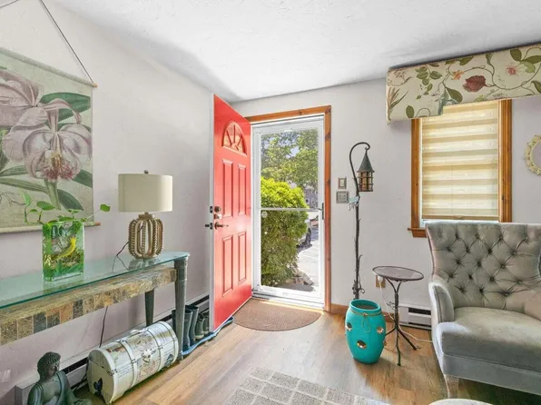 300 Falmouth Road APT 20C, Mashpee, MA 02649