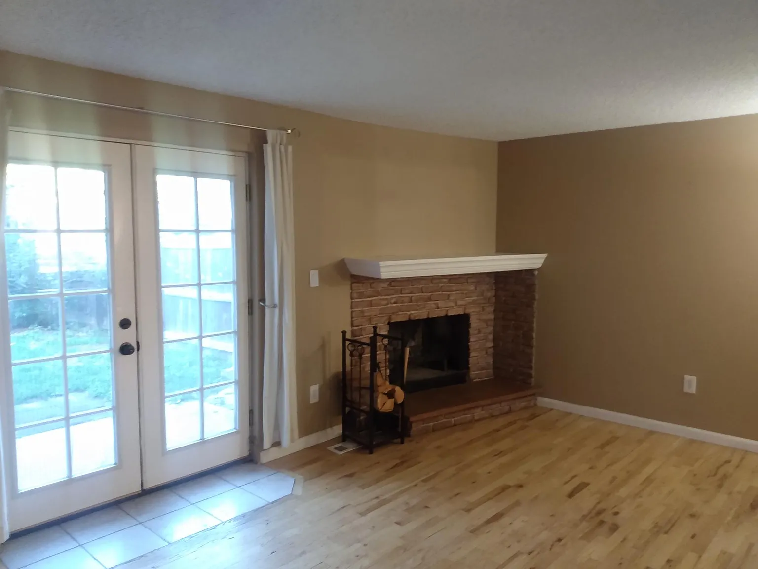 3 bed, 1.5 bath, 1635 sqft, $2,250 — Photo 2