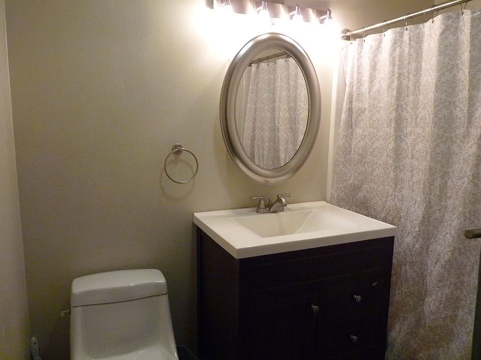 1st image of 222 Willow Dr