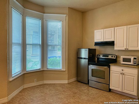 5th image of 210 E Ashby Pl APT 2