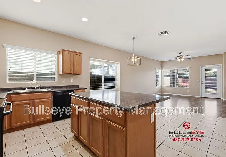 44178 W Venture Ln — Photo 10