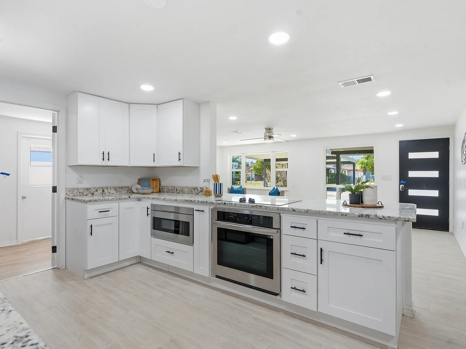 613 Highview Cir N — Photo 4