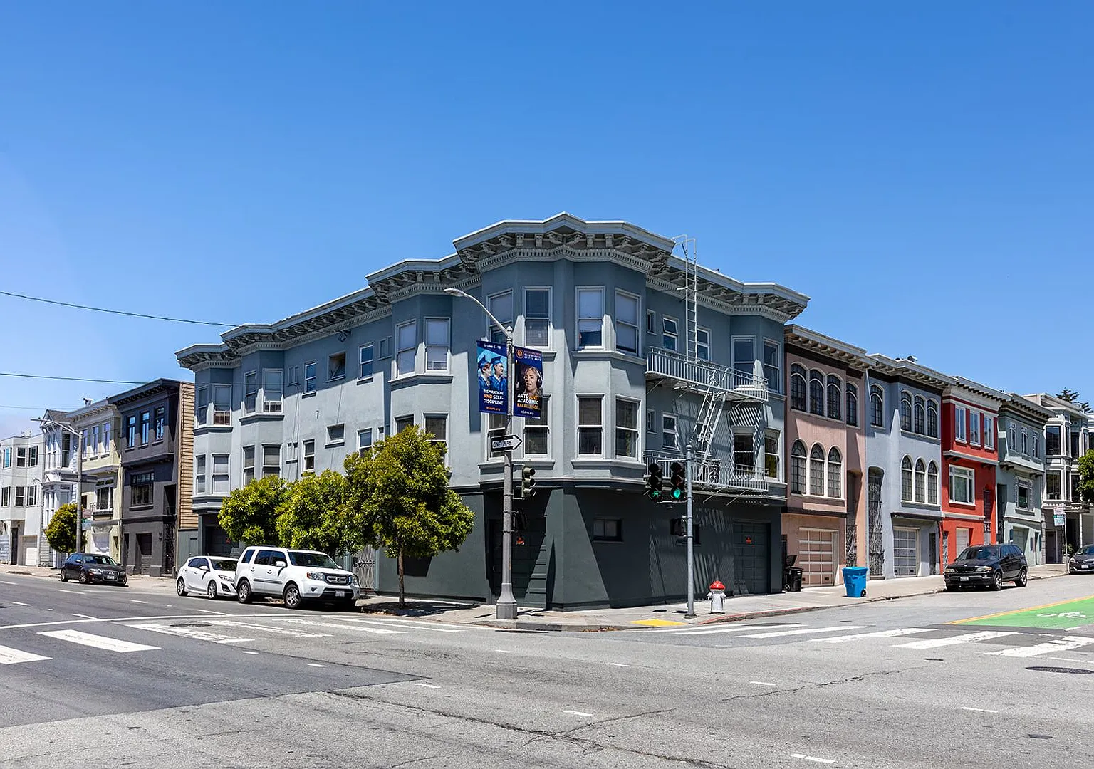 1000 Oak Street — Photo 1