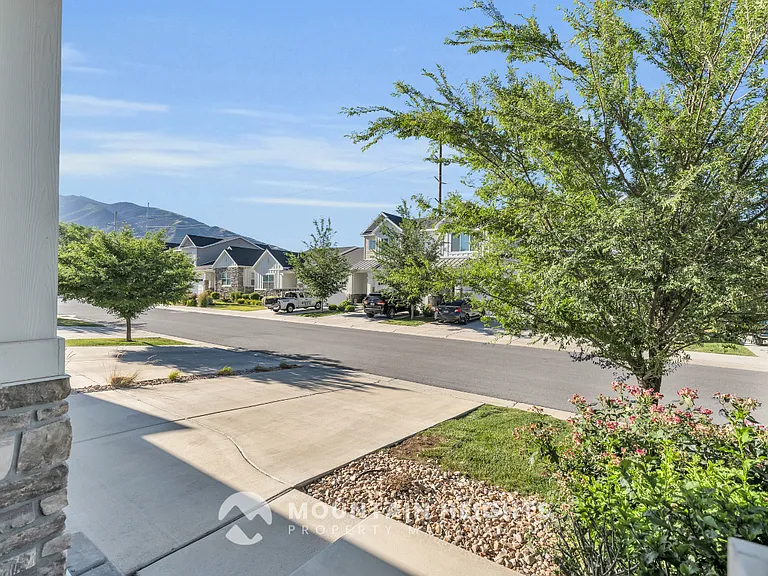 607 E Sawback Ln — Photo 33
