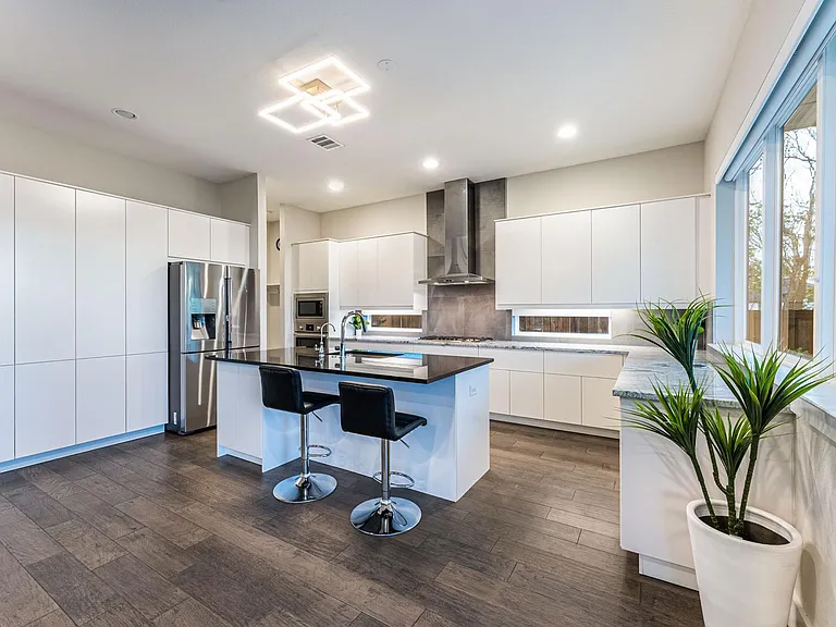4013 Ivanhoe Ln — Photo 10