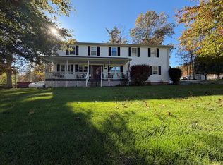 634 Pluto Rd, Shady Spring, WV 25918