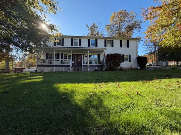 634 Pluto Rd, Shady Spring, WV 25918