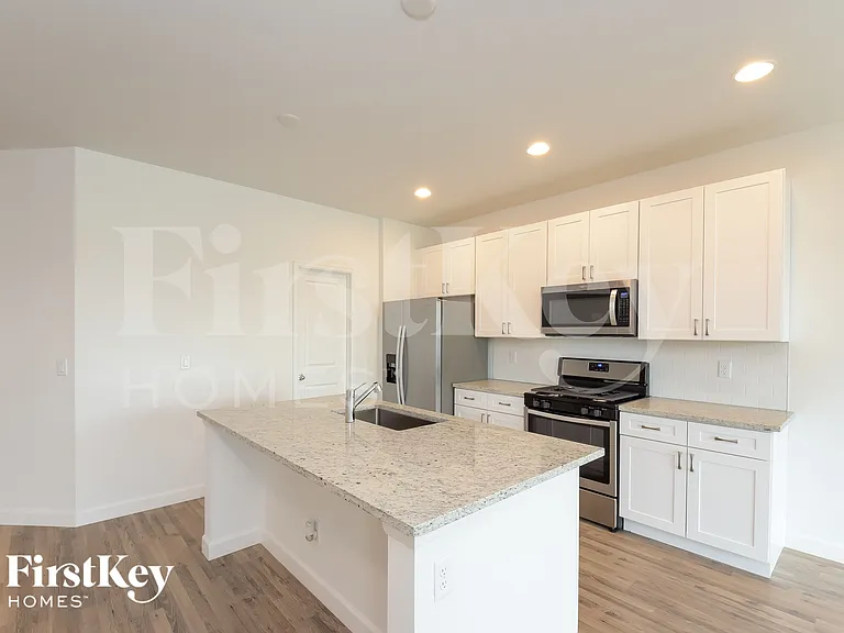 496 Kansas Ave — Photo 7