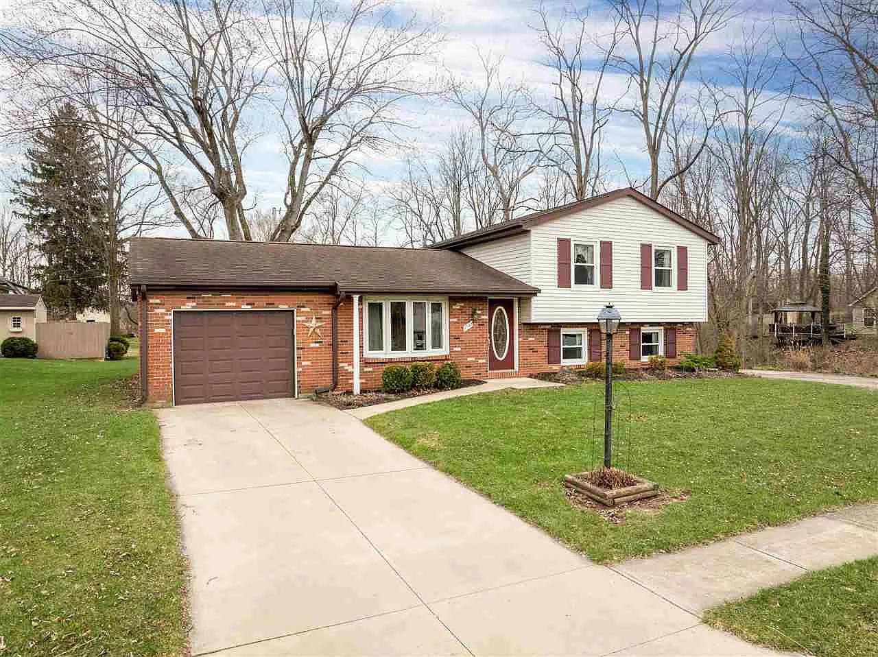 1589 Oak Park Dr photo 1