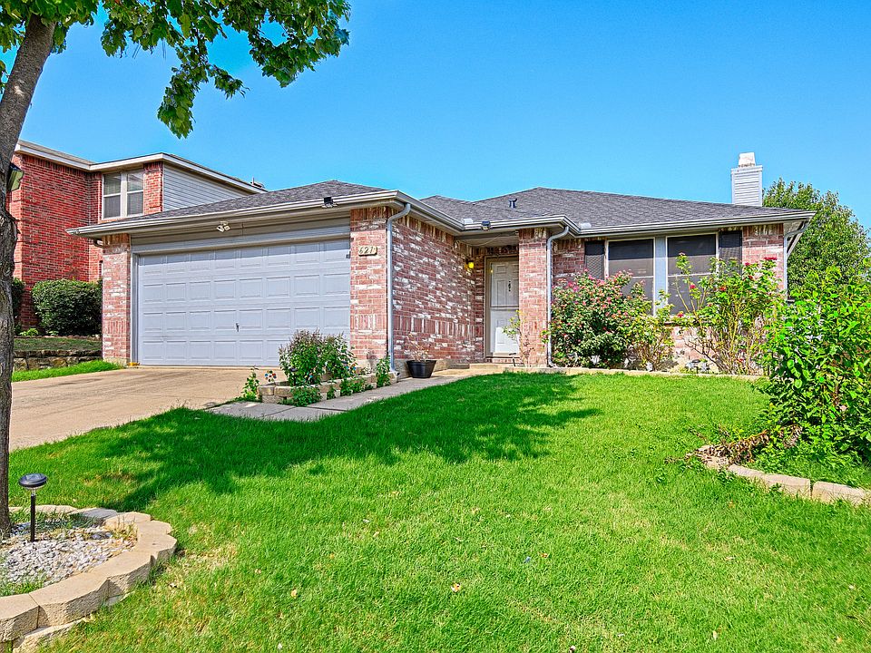 1st image of 621 Lewis Canyon Ln