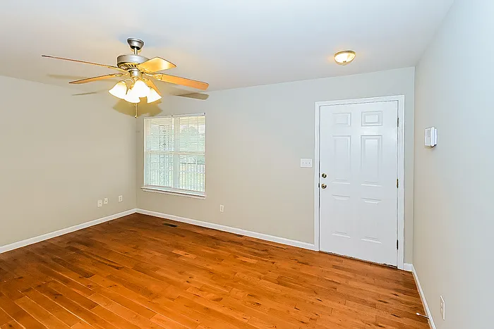 235 Sunrise Dr — Photo 2