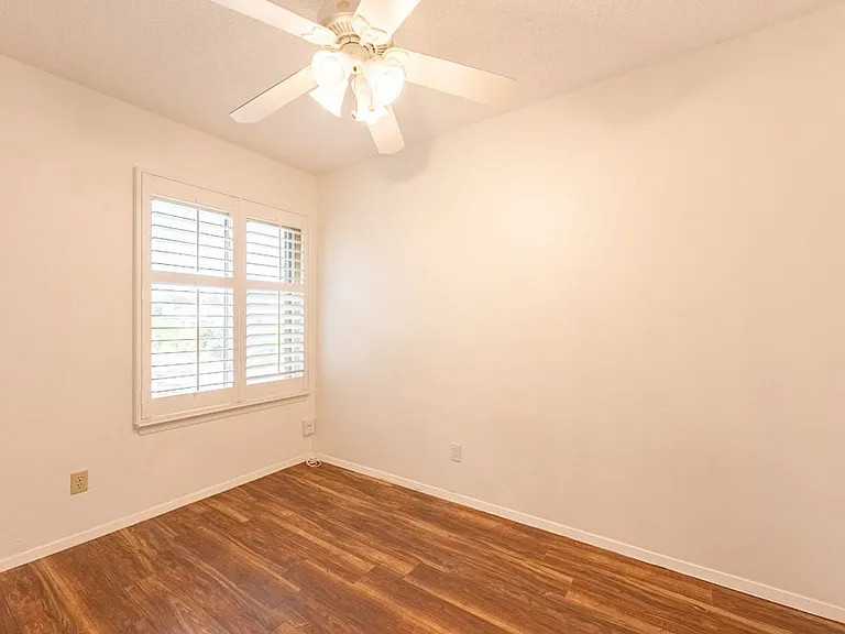 9604 Blue Creek Ln — Photo 11
