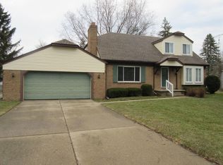 1537 Suzanne Ct, Flushing, MI 48433