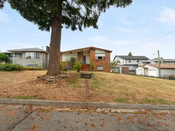 4561 Manor St, Vancouver, BC V5R 3X4