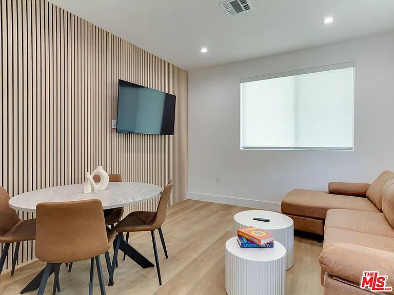 2815 S Redondo Blvd — Photo 7