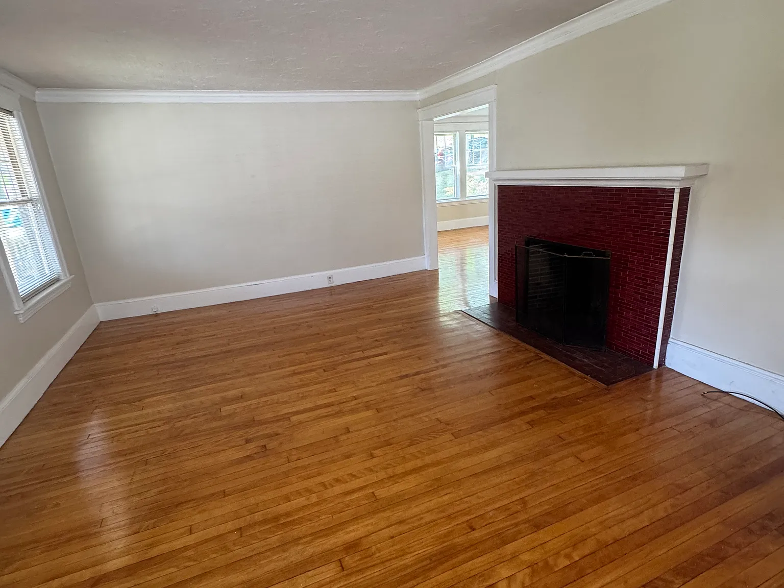 3 bed, 1.5 bath, 1638 sqft, $2,600 — Photo 3
