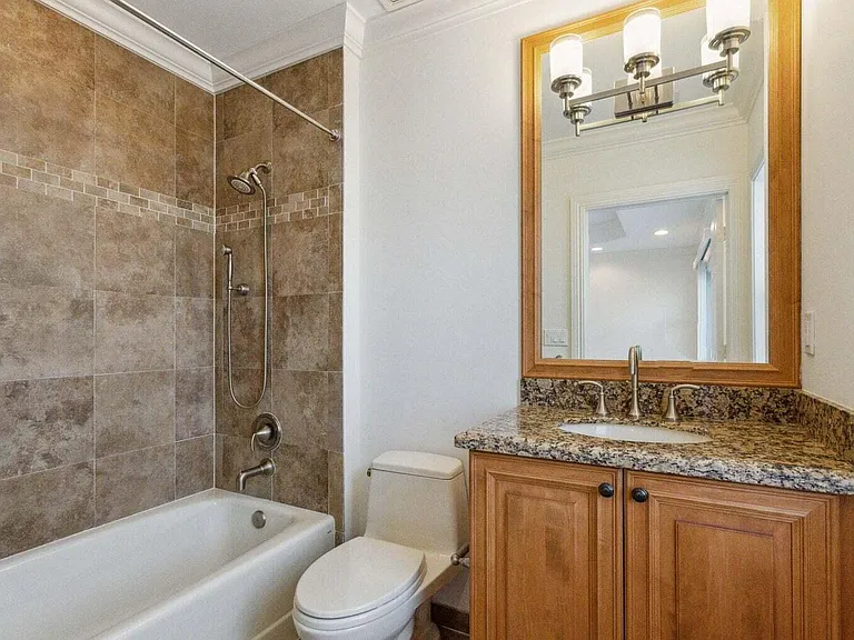 3863 NE 22nd Way — Photo 25