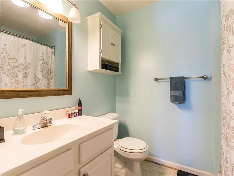 621 Barberton Dr — Photo 11