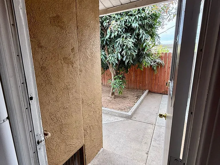 4901 Frink Ave — Photo 25