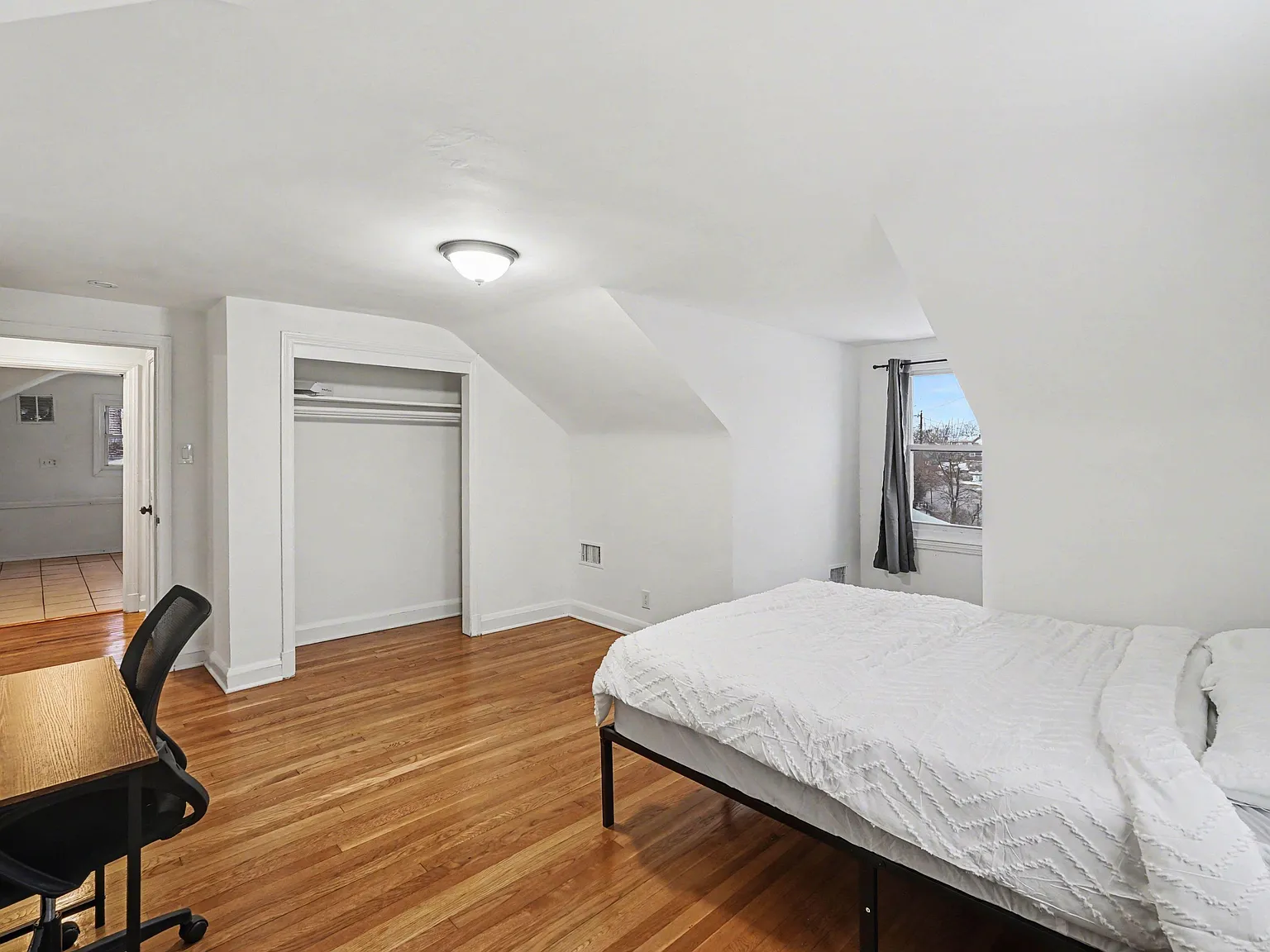 4 bed, 3.0 bath, 3281 sqft, $866 — Photo 4