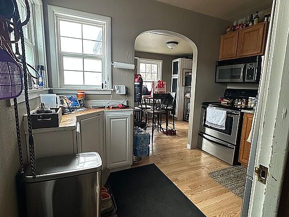 5th image of 937 Harney St