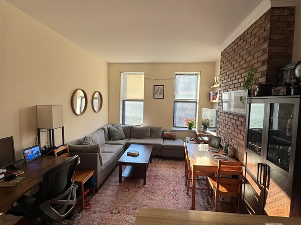 729 Washington Street image 1 of 8