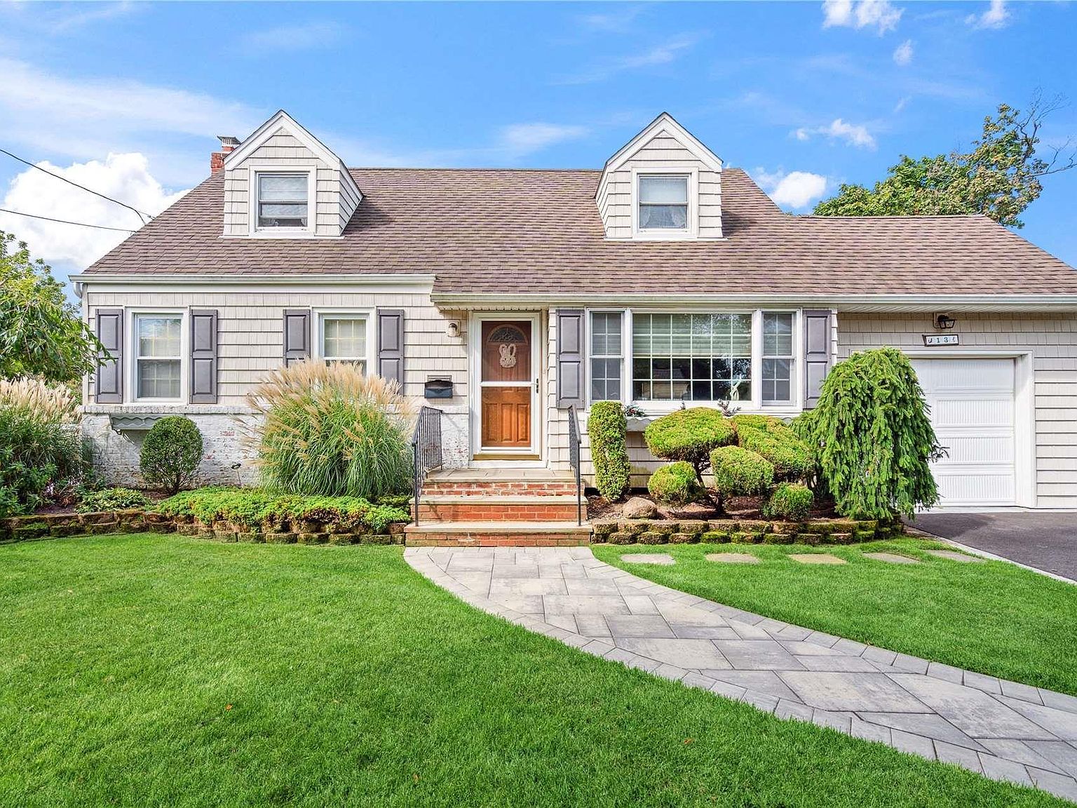 13 Frances Lane, Massapequa Park, NY 11762 | Zillow