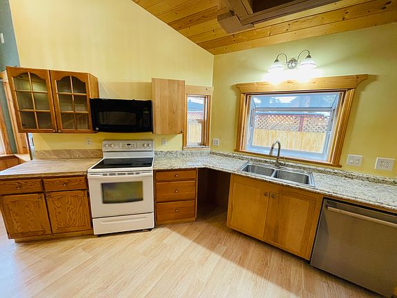 4th image of 1904 B St