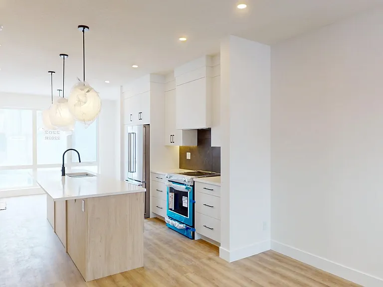 2202 35th St SW — Photo 4