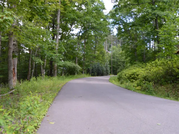 192 Azalea Ln, Terra Alta, WV 26764