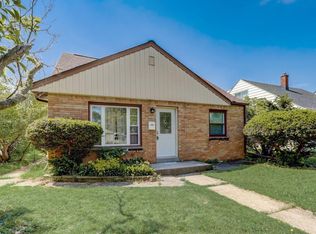 2901 E Armour Ave, St Francis, WI 53235