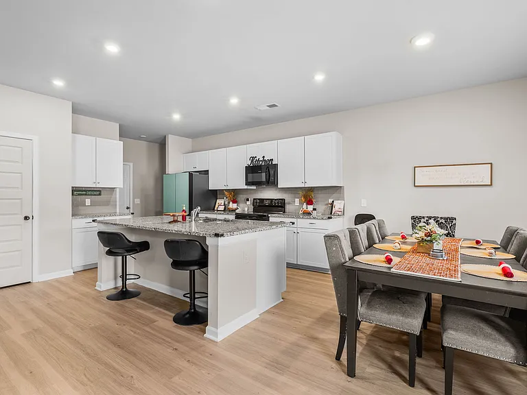 1518 Valley Brook Dr SW — Photo 12