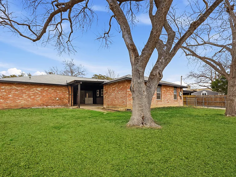 426 Zephyr Dr — Photo 24