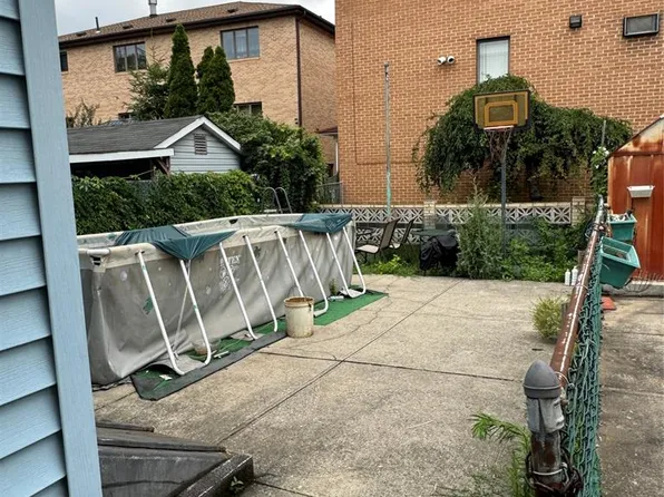 61-51 Borden Avenue image 4 of 4