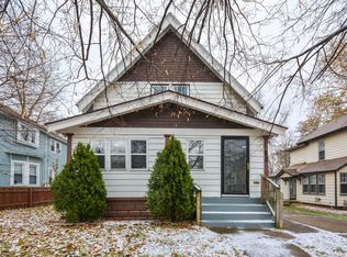 826 Oakdale St SE, Grand Rapids, MI 49507