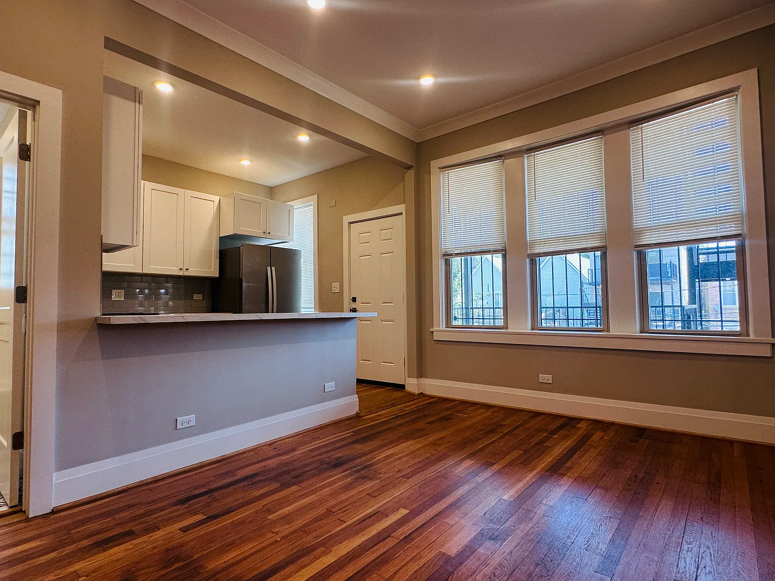 4 bed, 1400 sqft, $2,495 — Photo 4