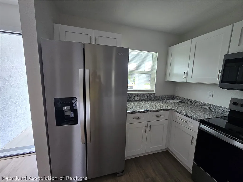 2 bed, 2.0 bath, 1030 sqft, $1,700 — Photo 3