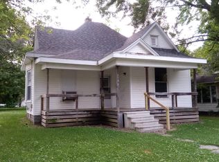 1074 10th St, Charleston, IL 61920