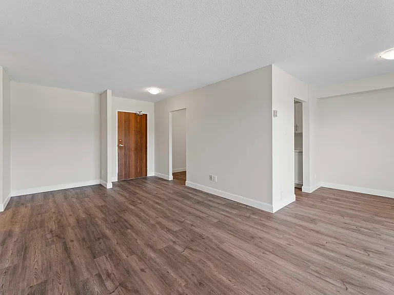343 Grand Ave E — Photo 5