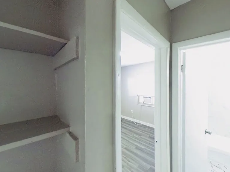 Centrally Located Gated Property Just Outside of Downtown Miami — Photo 37